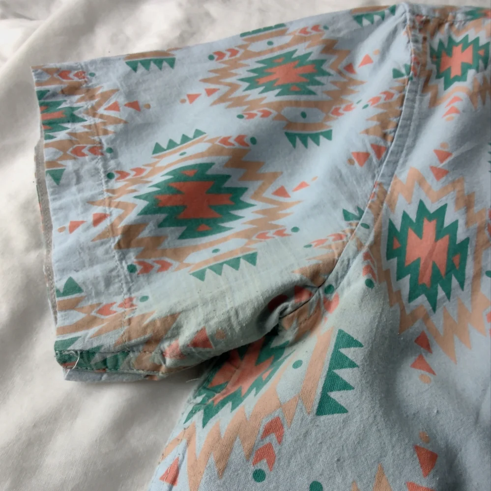Men's fun and funky tribal/ southwest/ patterned 100% cotton button up T-shirt. - Picture 8 of 8